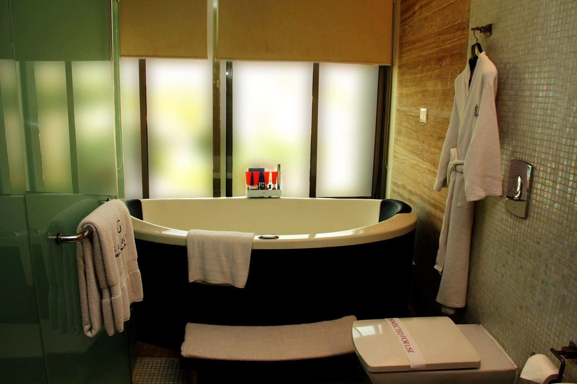 Galaxy Hotel & Spa Gurgaon Dış mekan fotoğraf